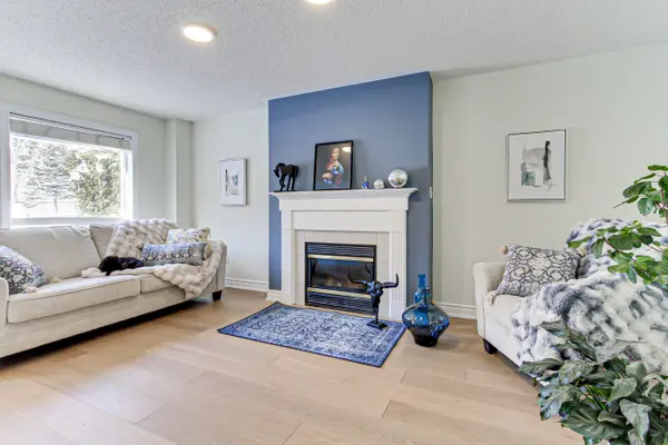 Aurora, ON L4G 6N4,87 Stemmle DR