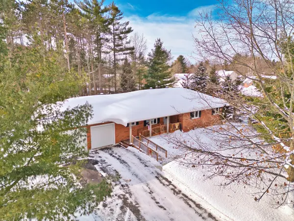 40 Maryjane RD, Tiny, ON L0L 2T0