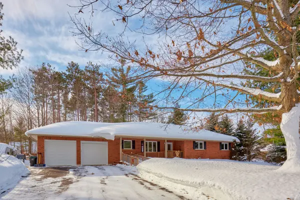 40 Maryjane RD, Tiny, ON L0L 2T0