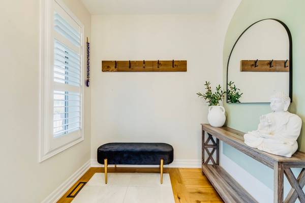 10 Cedarholme AVE, Caledon, ON L7C 3S9