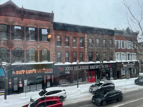 Brockville, ON K6V 3P9,64 King ST W