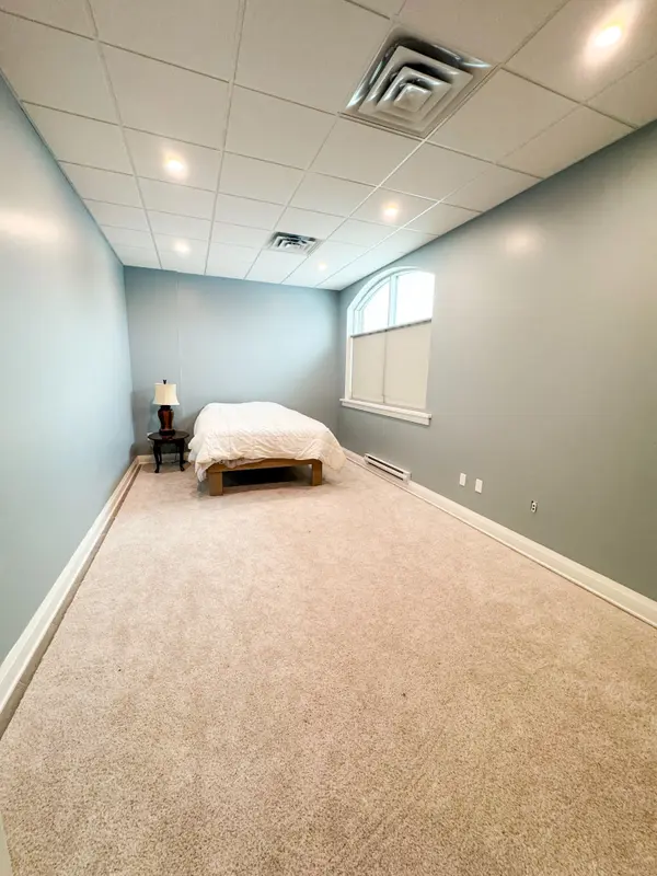 744 Adelaide ST N #2nd Floor, London East, ON N5Y 2L6