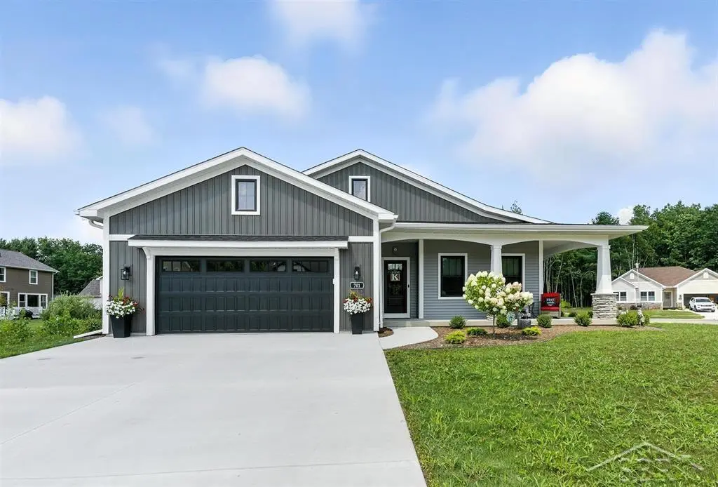 701 Broadhead DR, Midland, MI 48642