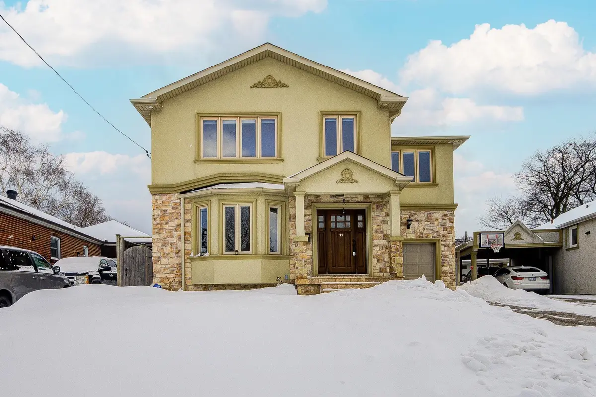 Toronto E04, ON M1R 2M8,11 Bellvare CRES