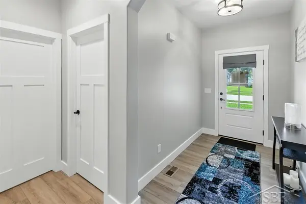 701 Broadhead DR, Midland, MI 48642