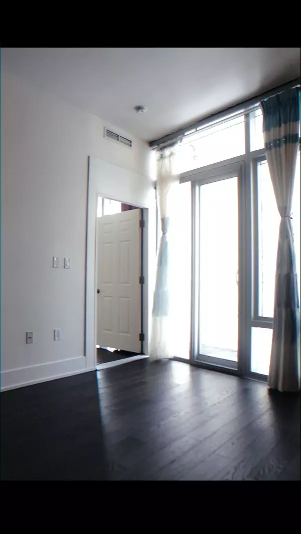 Toronto, ON M5E 0A5,39 Queens Quay E #509