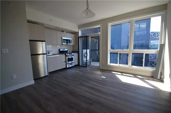 Toronto C01, ON M5T 1S2,335 College ST #303