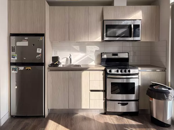 Toronto C01, ON M5T 1S2,335 College ST #303