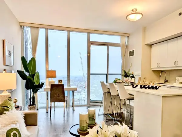 426 University AVE #2702, Toronto C01, ON M5G 1S9