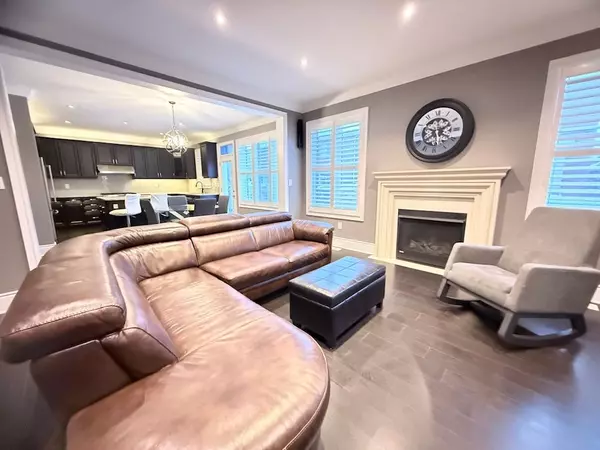 117 Novan CRES, Aurora, ON L4G 0X7