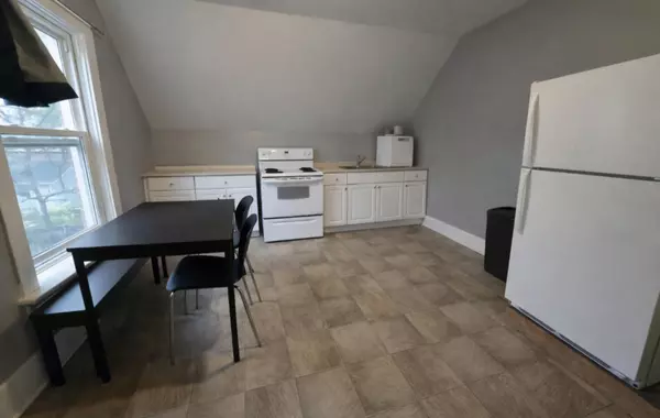 Barrie, ON L4N 2R2,14 Burton AVE N #A