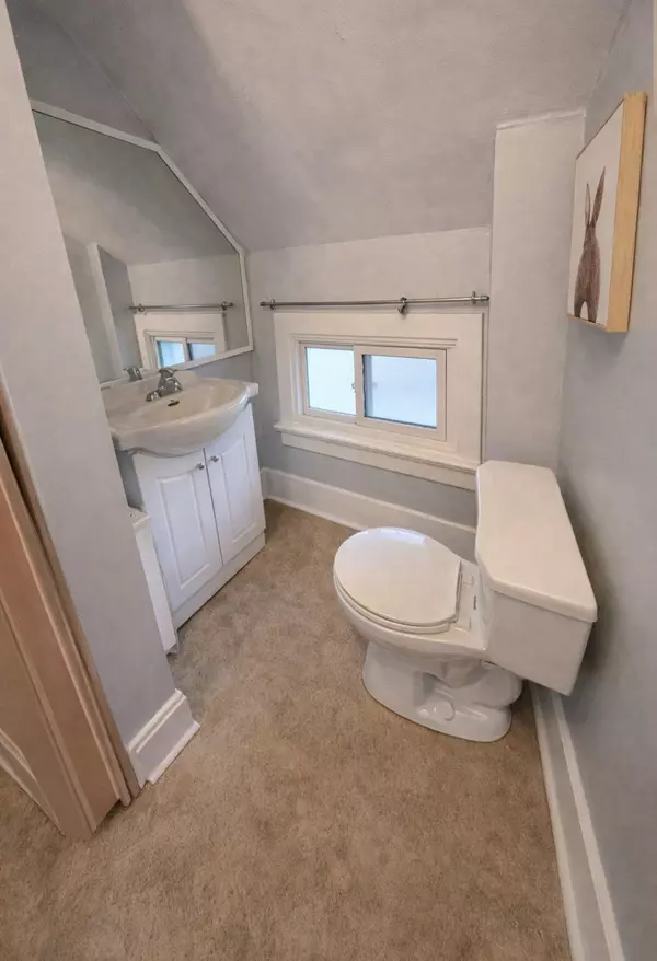 Barrie, ON L4N 2R2,14 Burton AVE N #A