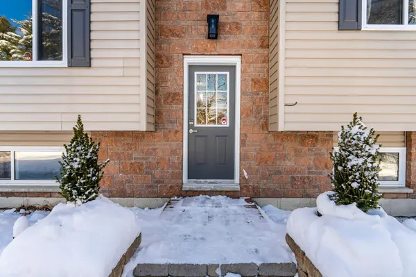 2891 Brady DR, Severn, ON P0E 1N0