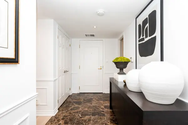 100 Lakeshore RD E #201, Oakville, ON L6J 6M9