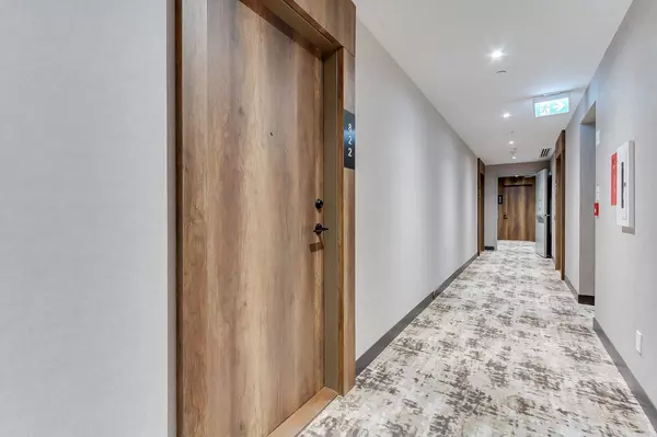 Toronto W06, ON M8Y 0C7,251 Manitoba ST #822