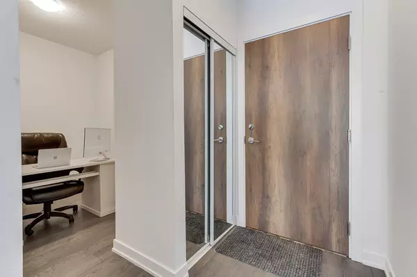 Toronto W06, ON M8Y 0C7,251 Manitoba ST #822