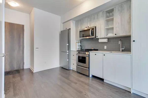 Toronto W06, ON M8Y 0C7,251 Manitoba ST #822