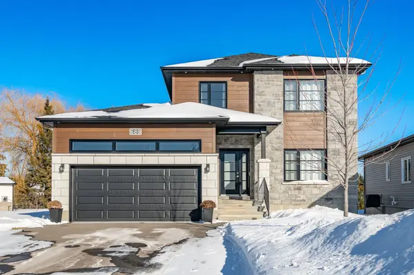 688 Geneva CRES, Russell, ON K0A 1W0