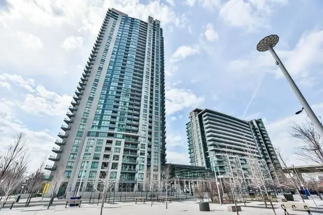 Toronto C01, ON M5V 4A2,215 Fort York BLVD #3709