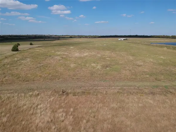 5646 N US HIGHWAY 69 #56 Ac, Celeste, TX 75423