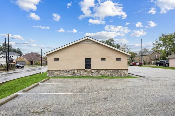 1738 Nomas Street, Dallas, TX 75212