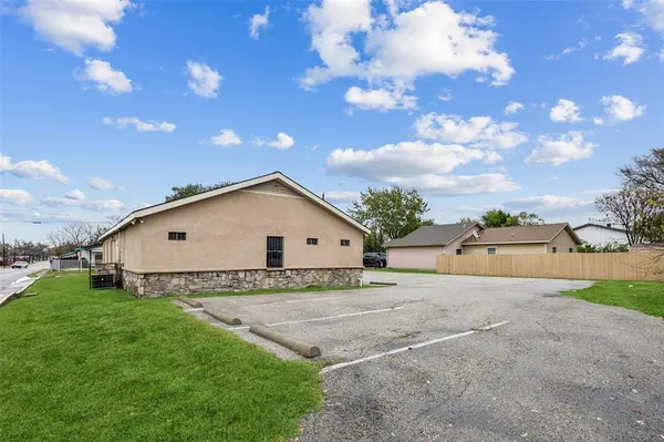 1738 Nomas Street, Dallas, TX 75212