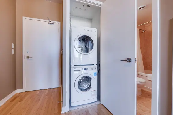 14 York ST #1807, Toronto C01, ON M5J 0A6