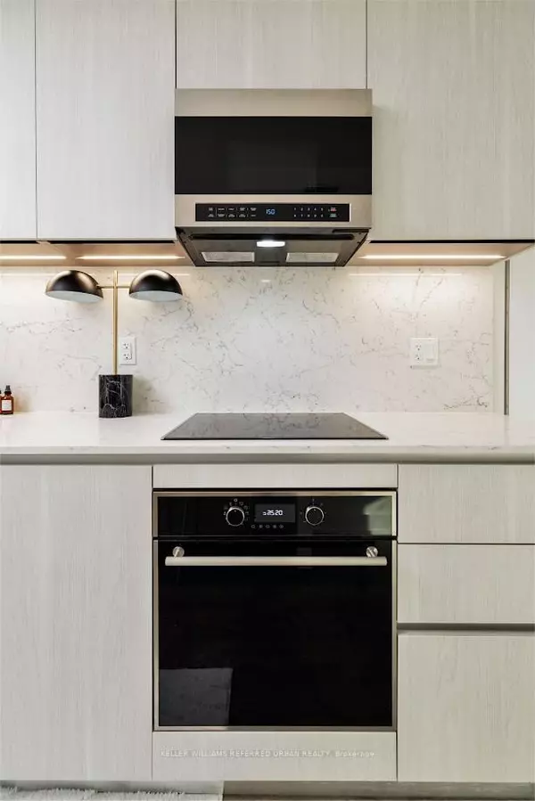 Toronto C02, ON M4W 0B6,8 Cumberland ST #301