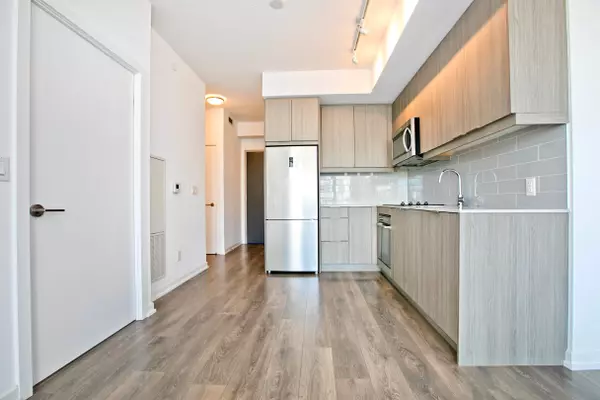 Toronto C15, ON M2J 1M5,32 Forest Manor RD #2004