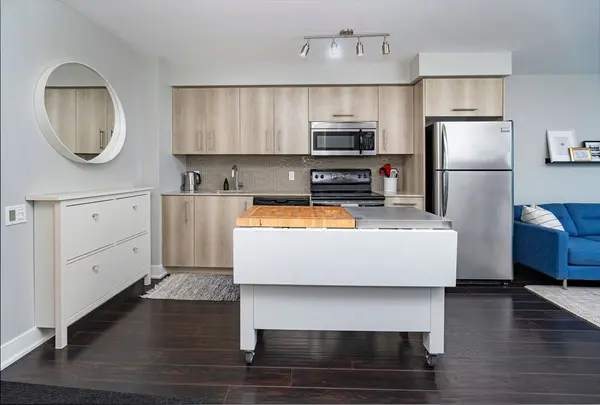 Toronto E03, ON M4K 2B8,1048 Broadview AVE #704