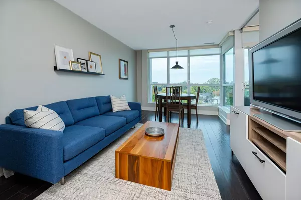 Toronto E03, ON M4K 2B8,1048 Broadview AVE #704