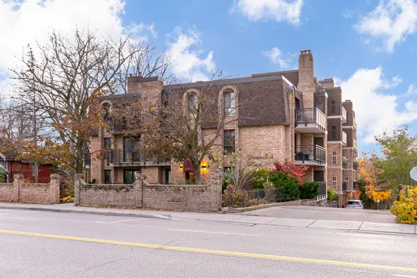 15390 Yonge ST #406, Aurora, ON L4G 1N8