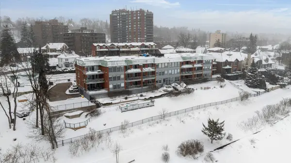 21 Kempenfelt DR #103, Barrie, ON L4M 1B8