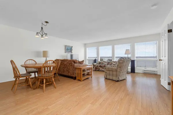 21 Kempenfelt DR #103, Barrie, ON L4M 1B8