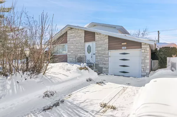 Elmvale Acres And Area, ON K1G 2L2,2194 Haig DR