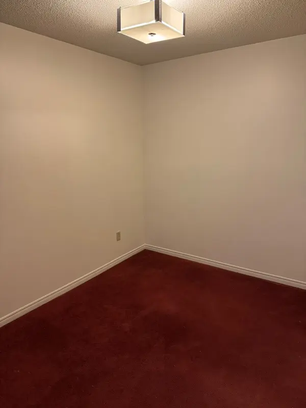 Belleville, ON K8P 5A6,221 North Park ST #211A