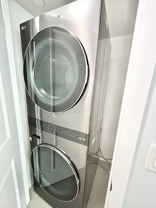 Toronto W08, ON M9C 0A4,215 Sherway Gardens RD #211