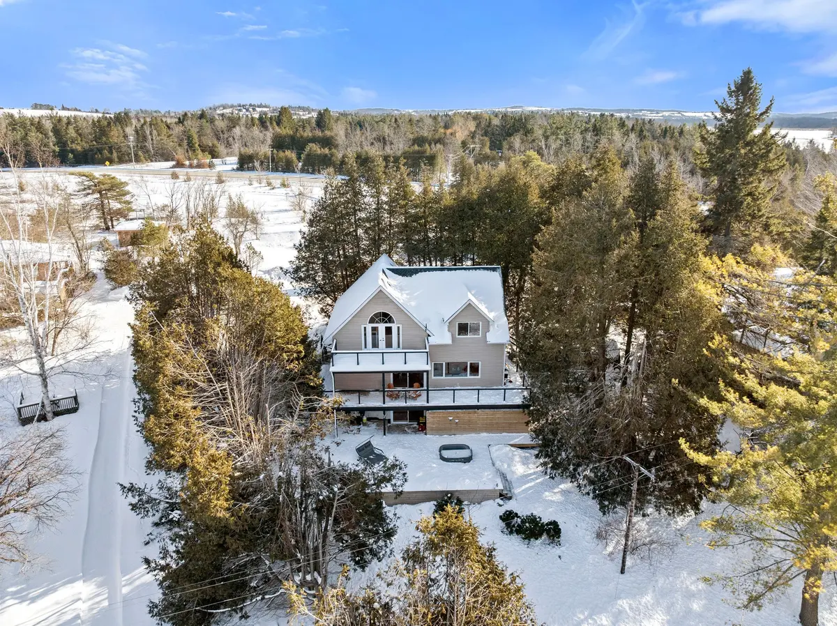 7 Resort LN, Kawartha Lakes, ON K0L 2W0