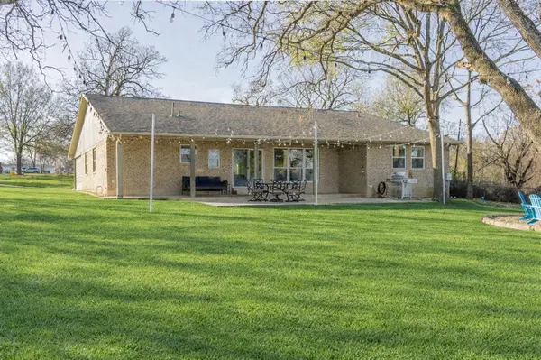 1425 Oak Hill Drive, Kemp, TX 75143