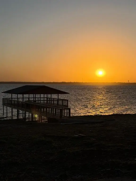 1425 Oak Hill Drive, Kemp, TX 75143