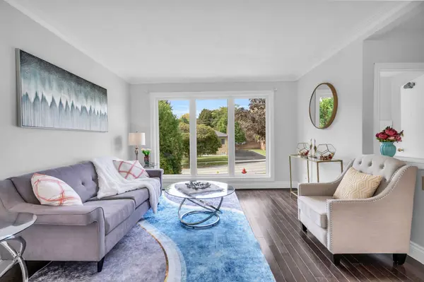 53 Wilstead DR, Newmarket, ON L3Y 4T8