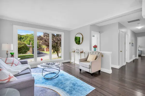 53 Wilstead DR, Newmarket, ON L3Y 4T8