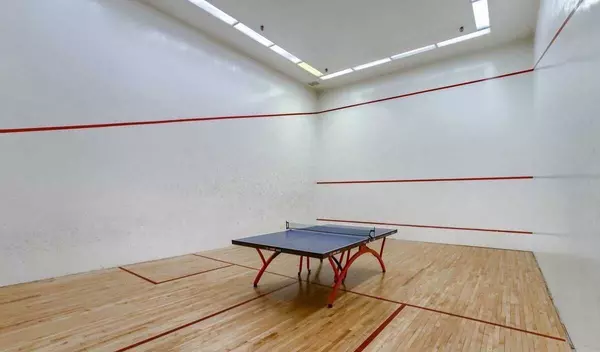 Toronto W10, ON M9V 5E6,41 Markbrook LN #411