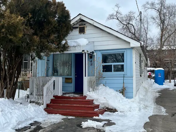 48 Daisy AVE, Toronto W06, ON M8W 1S1