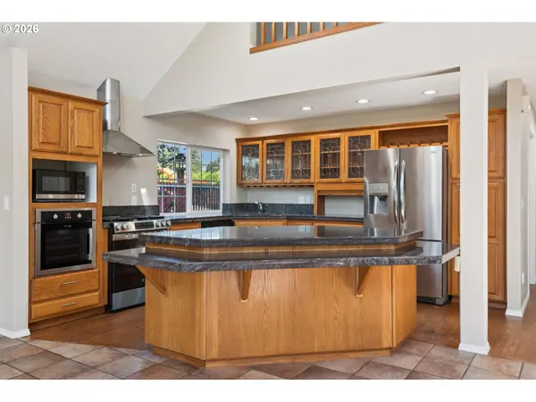 12625 SE SHERMAN ST, Portland, OR 97233