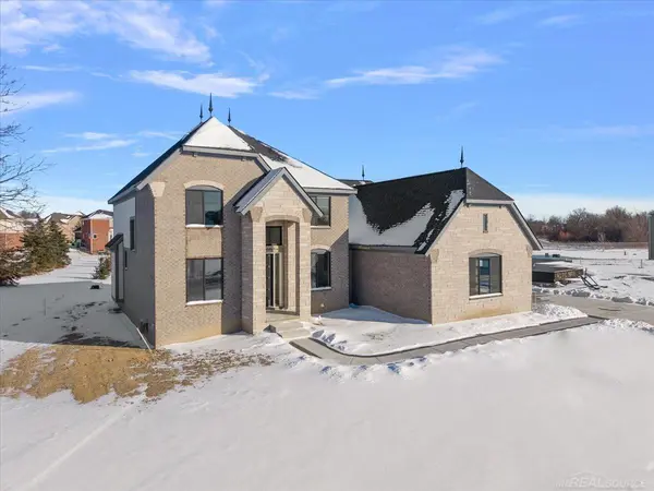 42528 Saddle LN, Sterling Heights, MI 48314