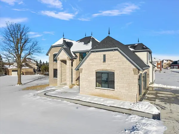 42528 Saddle LN, Sterling Heights, MI 48314