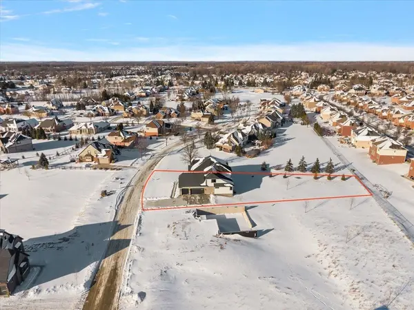 42528 Saddle LN, Sterling Heights, MI 48314