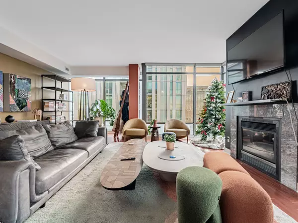 Toronto C02, ON M4W 3Y8,18 Yorkville AVE #3402