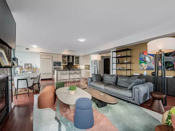 Toronto C02, ON M4W 3Y8,18 Yorkville AVE #3402